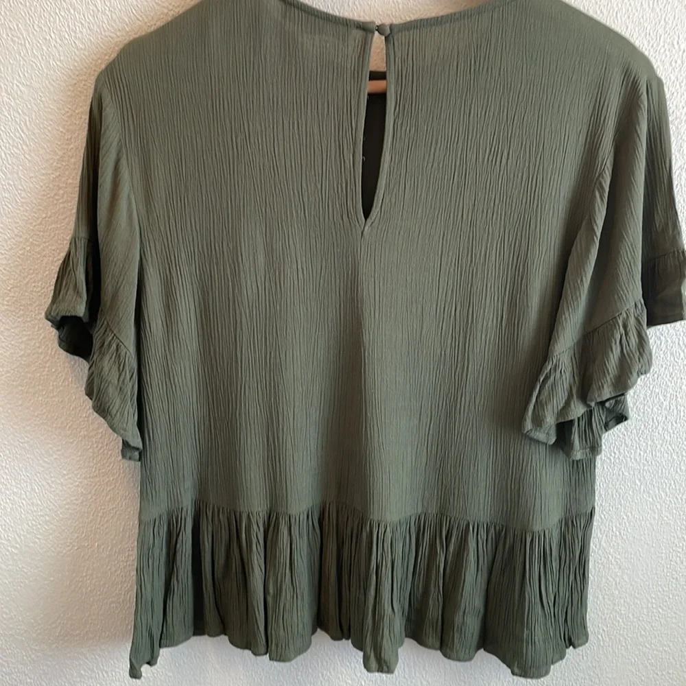 Green women’s short sleeve top | color: green | size medium - Picture 4 of 6